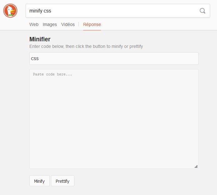 Le champ de recherche a comme requête 'minify css', et un minifier intégré à DuckDuckGo apparaît juste en dessous